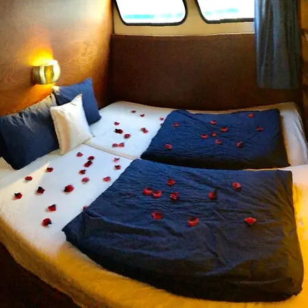 Hotel na wodzie Homeboat-bateau 4*