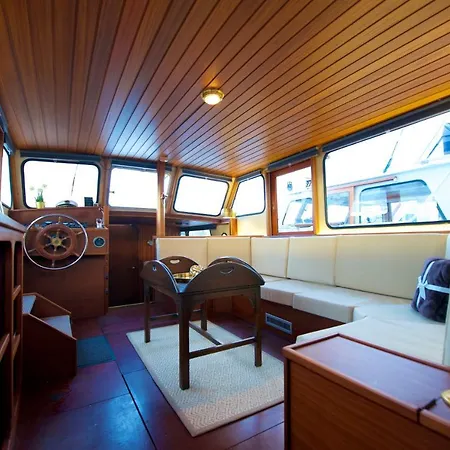 Homeboat-bateau Hotel na wodzie